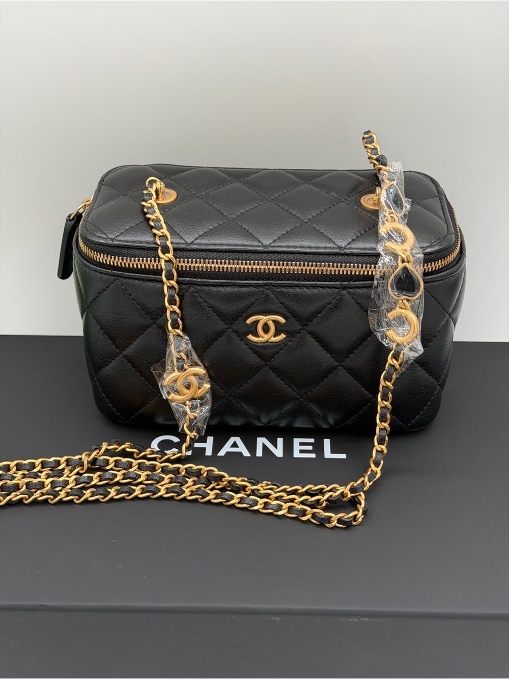 Chanel CC Quilted limited edition Vanity shoulder bag Michrochip 🔥
